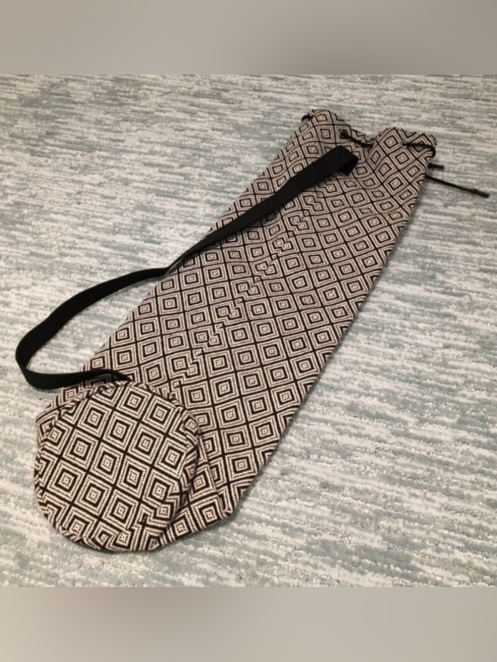 NWOT Sweaty Betty Geometric Diamond Yoga Mat/Bag with Shoulder Strap